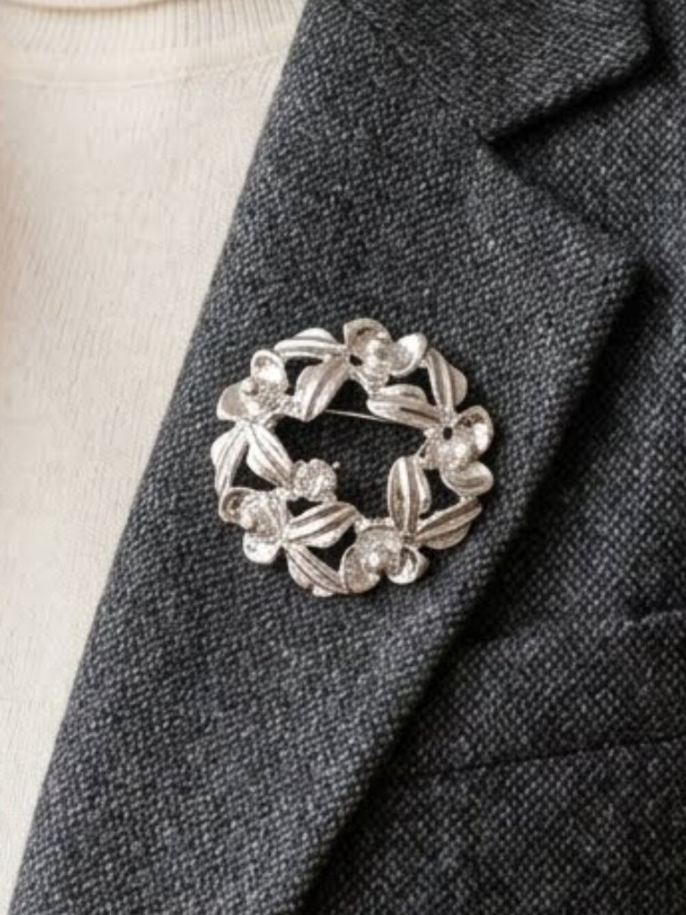 Vintage Mid Century Silver Textured Flower Wreath Classic Brooch Retro Pin